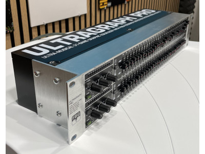 Behringer FBQ3102 Ultragraph PRO